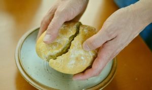 Du pain de nos vies, Dieu fait Eucharistie