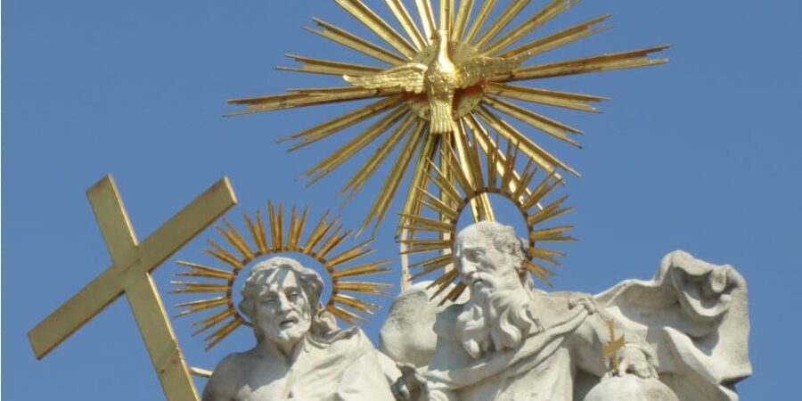 La Trinité c’est l’absolu et fol amour dialogal de Dieu
