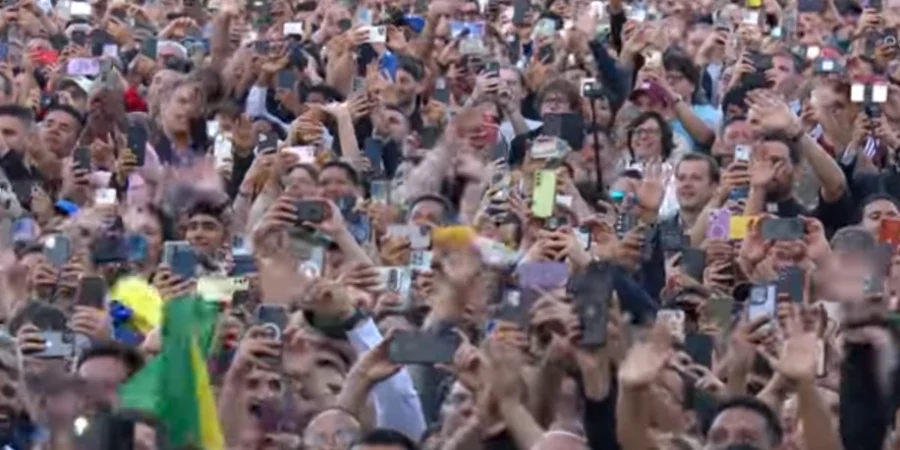 Le peuple de Dieu en liesse suite à l'élection du pape Léon XIV