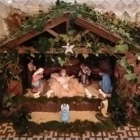 Photo de la crèche de Saint-Laurs où il y a la sainte Famille